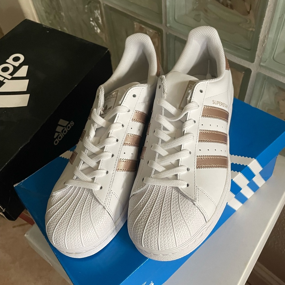 NEW - Women’s Rose Gold 3-Stripes Adidas- Size 9